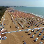 Elegant Retreat With Pool View * Lignano Sabbiadoro