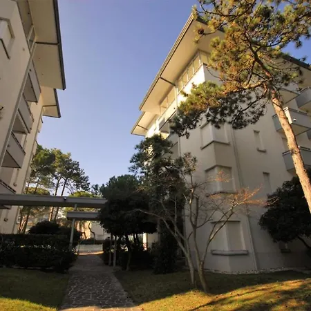 Apartman Elegant Retreat With Pool View