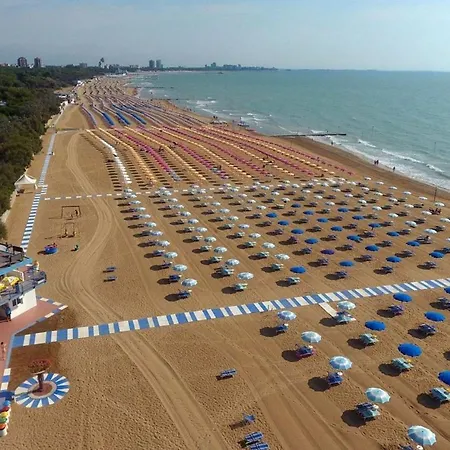 Elegant Retreat With Pool View * Lignano Sabbiadoro