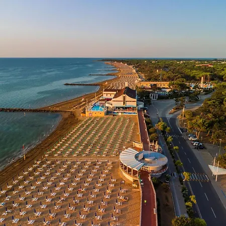 Elegant Retreat With Pool View * Lignano Sabbiadoro