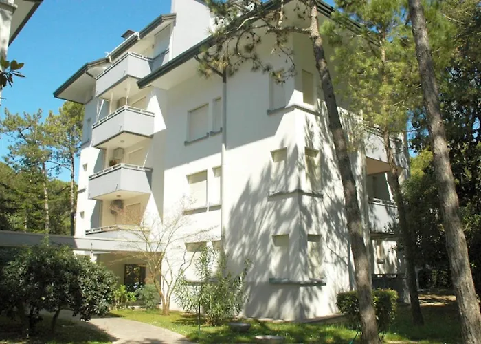 Elegant Retreat With Pool View *