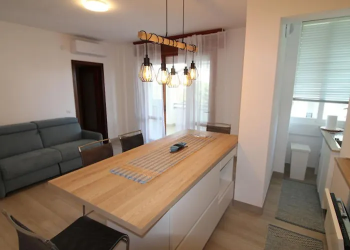 Elegant Retreat With Pool View Apartman Lignano Sabbiadoro