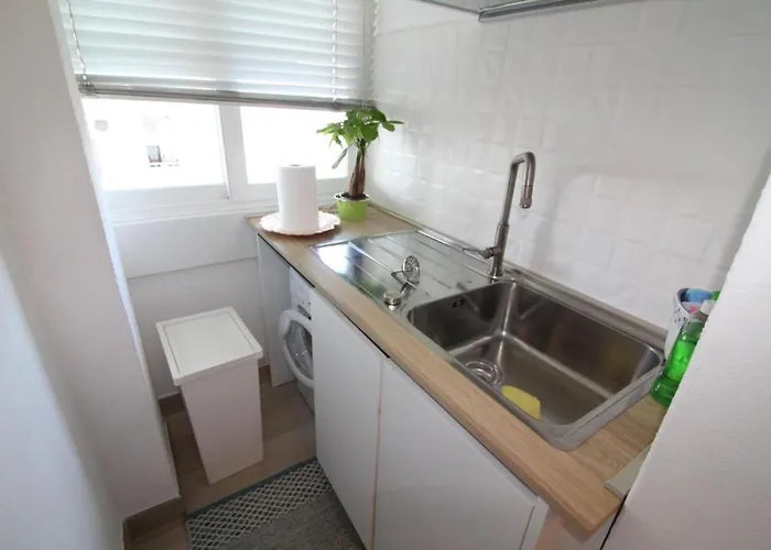 Elegant Retreat With Pool View Apartman *