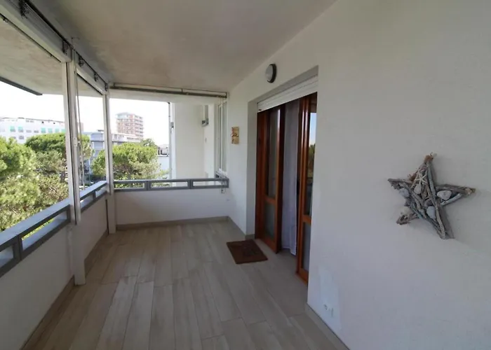 Elegant Retreat With Pool View Apartman *