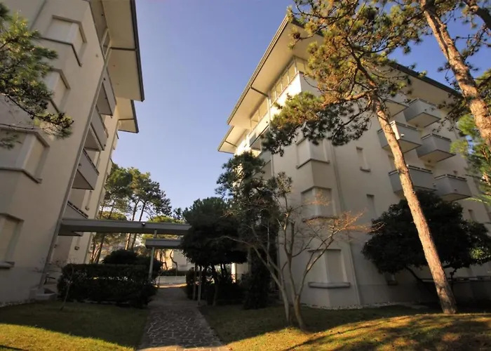 Apartman Elegant Retreat With Pool View